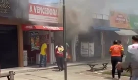 Loja de salgados pega fogo no Centro de Atalaia