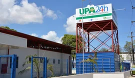 Homem sofre atentado em bar e corre para dentro da UPA