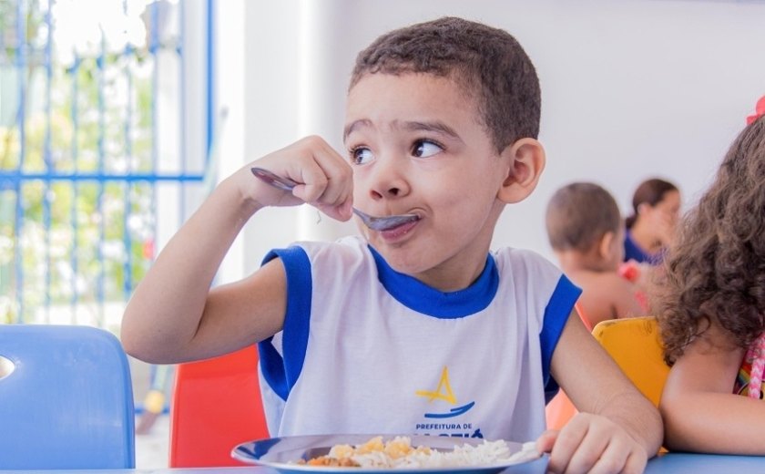 Nutricionistas garantem alimentação saudável a mais de 60 mil estudantes