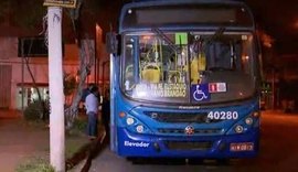 Adolescente tenta 'surfar' em ônibus, cai e morre