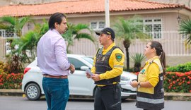 Ação educativa orienta condutores sobre ordenamento em vias da Ponta Verde e Jatiúca