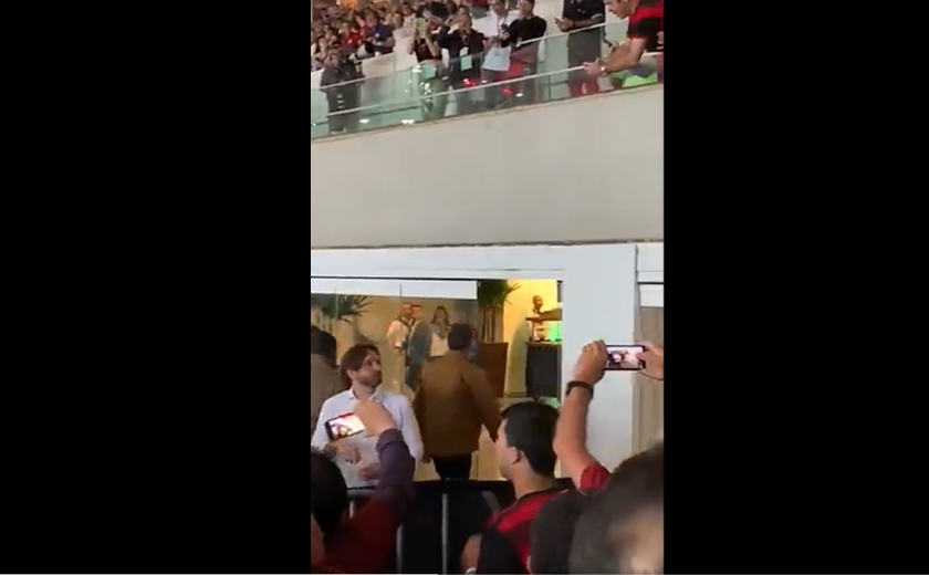 Vídeo: Bolsonaro deixa o Maracanã após ser xingado pela torcida do Flamengo