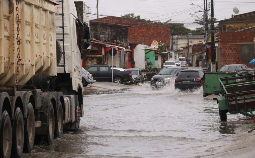 Inmet estende e amplia alerta de chuvas intensas para Maceió e outros 53 municípios alagoanos