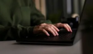 Cyberstalking: especialista indica o que fazer para evitar a perseguição virtual