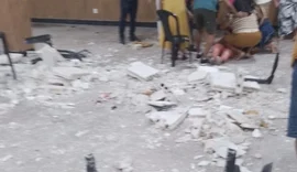 Susto! Parte do teto do Clube dos Sargentos desaba durante recepção de casamento em Maceió e deixa alguns feridos