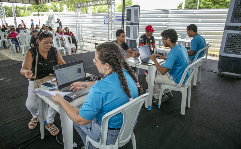 11º Emprega Maceió atrai público no Benedito Bentes com 100 fichas diárias