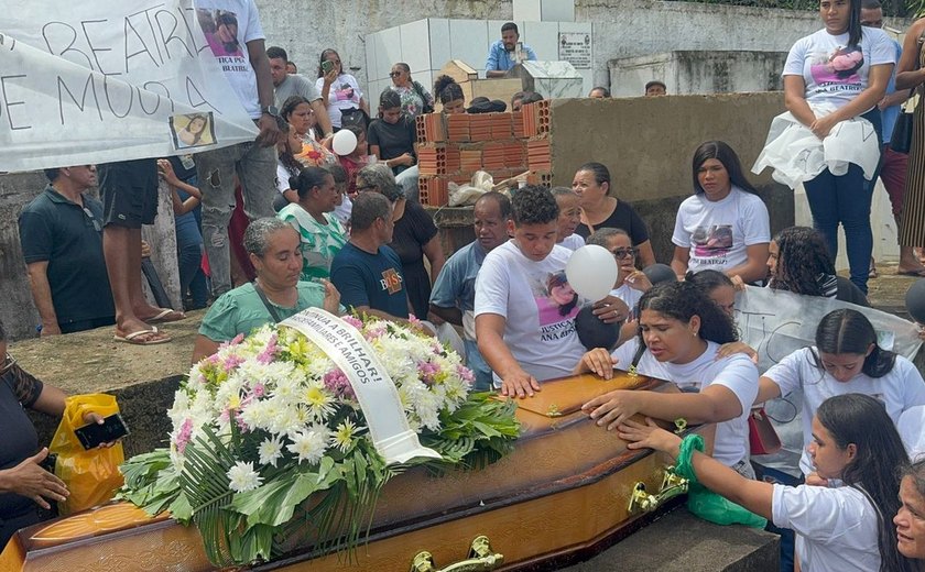 Corpo de adolescente é sepultado em meio a homenagens e protestos por justiça