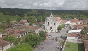 Cidade que lidera vacinação exige respeito e diz que só vacina quem mora no local