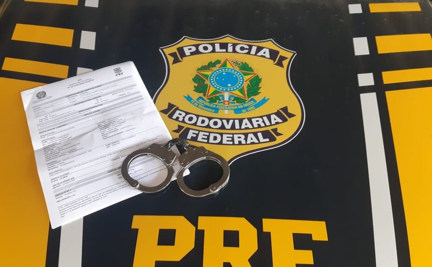 PRF prende foragido da Justiça transportando mercadorias sem nota fiscal na BR-316