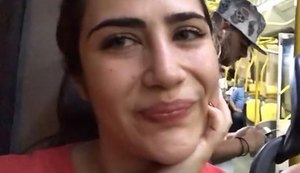 Filha do cantor Leonardo opta por vida simples com direito a marmita e ônibus