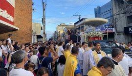 “A nossa marcha é com Jesus vivo entre nós”, expressa Dom Beto Breis na Procissão de Corpus Christi
