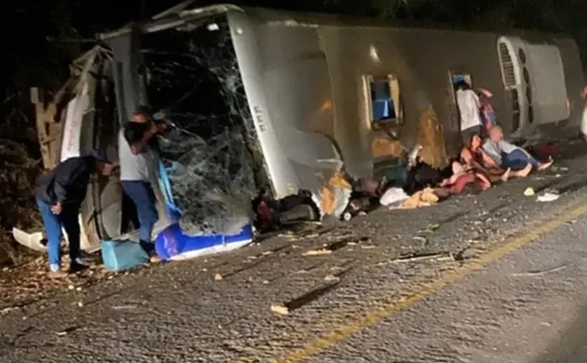 Acidente com ônibus em Pernambuco deixa ao menos 15 mortos