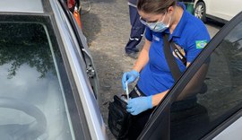 Carro utilizado em assalto na Ponta da Terra é periciado pelo Instituto de Criminalística