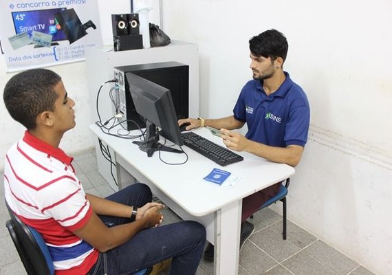 Dia do Currículo: Sine Maceió cadastra mais 45 jovens