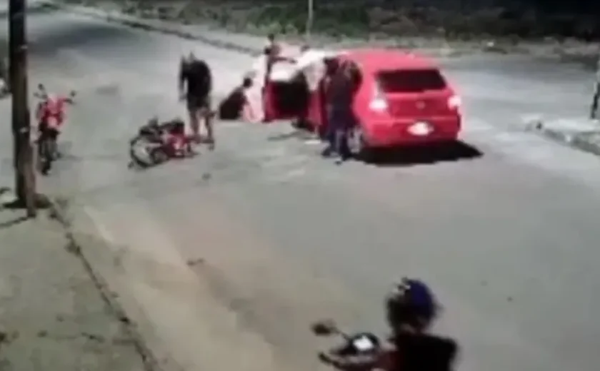Homem é indiciado por atirar em motociclista após briga de trânsito em Penedo