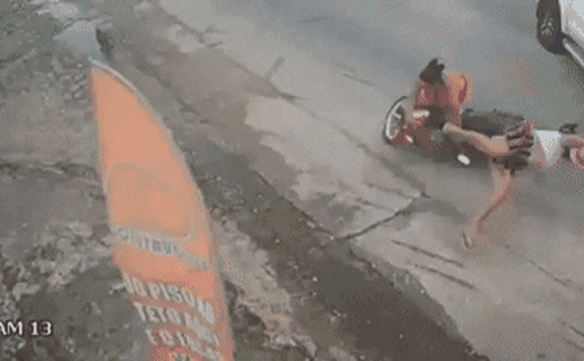 Duas mulheres e uma criança de 2 anos ficam feridas em acidente entre carro e moto