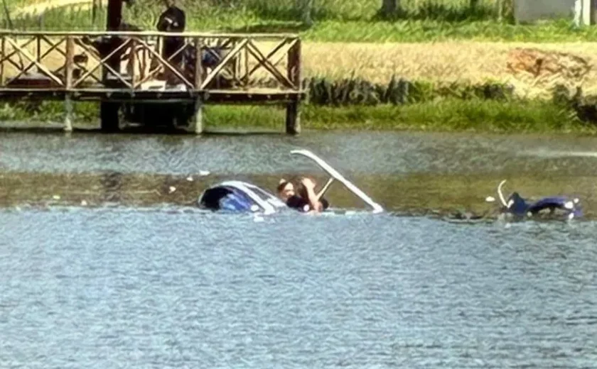 Helicóptero cai em tanque de pesqueiro em São Roque; duas pessoas estavam a bordo