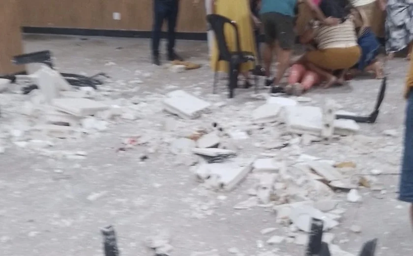 Susto! Parte do teto do Clube dos Sargentos desaba durante recepção de casamento em Maceió e deixa alguns feridos