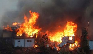 Chile declara estado de alerta devido a incêndio em Valparaíso