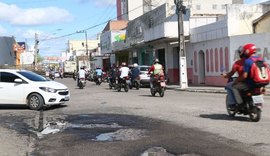 Buracos atrapalham trânsito em Arapiraca