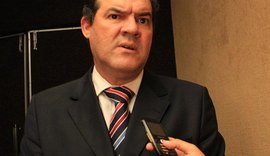 No dia da volta ao Tribunal de Contas do Estado, Cícero Amélio tira férias