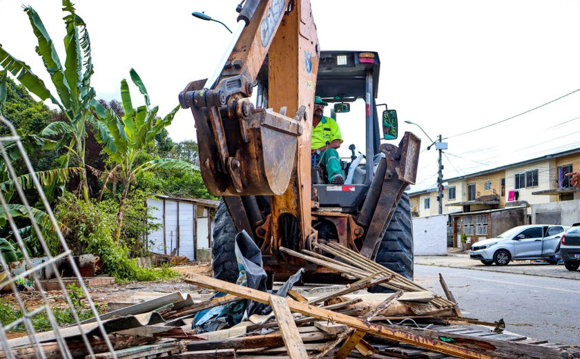 SEMSC remove construções irregulares no Maceió 1
