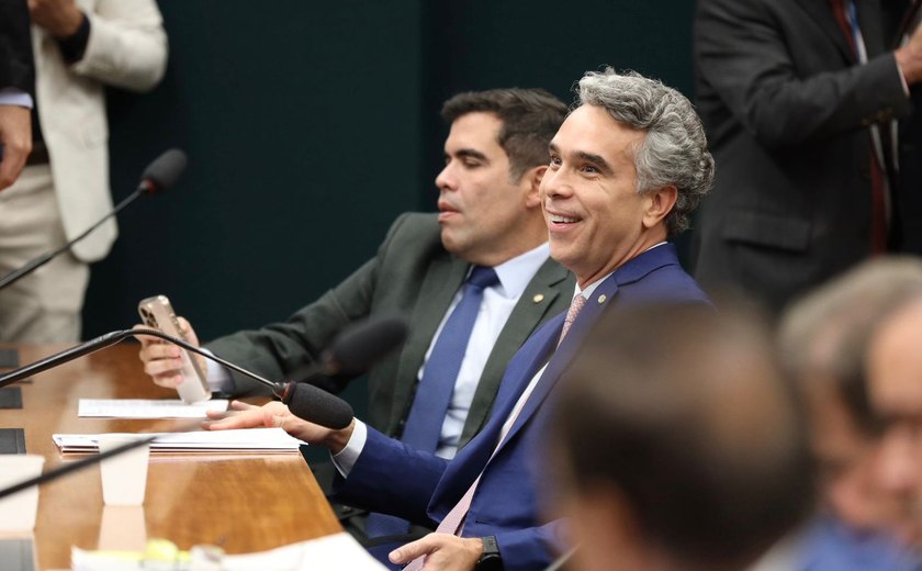 Mais acessibilidade: PL de Rafael Brito garante assento especial para pessoas com deficiência em aviões