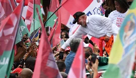 TSE manda remover fake news sobre boné usado por Lula no Complexo do Alemão