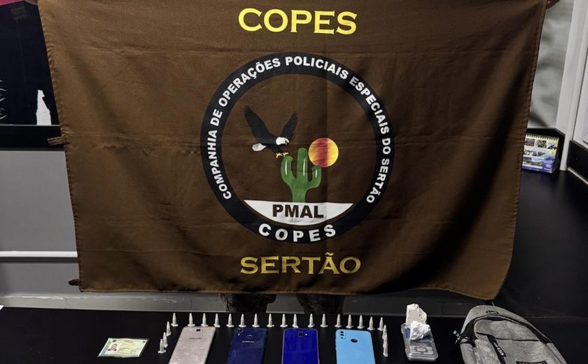 PM apreende arma e flagra tráfico de drogas em Penedo e Piranhas