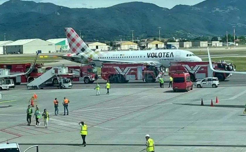 Homem morre após ser sugado por motor de avião