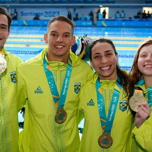 Brasil é ouro no revezamento 4x100m livre misto na natação