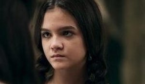 Agnes usa poderes e impede Amália de ir para a fogueira