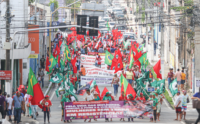 Em defesa da Reforma Agrária, camponesas marcham até o Incra em Maceió nesta terça-feira (07)
