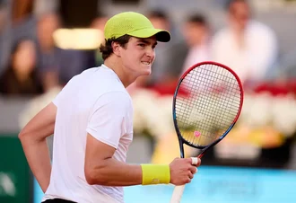 João Fonseca vai à 1ª semi de ATP 500 após abandono de rival no 3º set