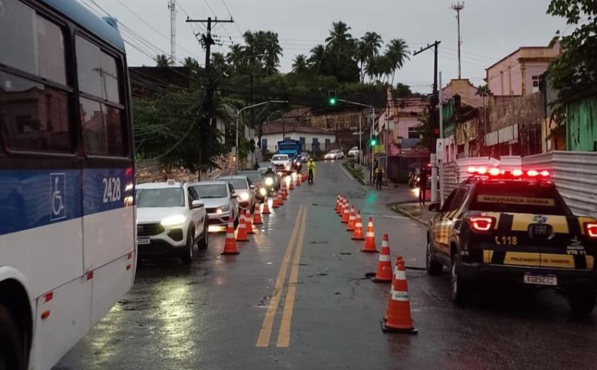 DMTT testa faixa reversível para reduzir congestionamento na ladeira de Bebedouro