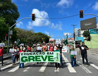 Sinteal realiza ação na Praça do Centenário em mais um dia de greve da rede estadual