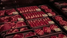 Funcionários e dono de açougue são presos por furto de carnes em Maceió