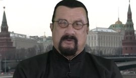 Seagal ressurge com novo visual, rosto 'emborrachado' e fãs se assustam