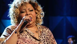 Alcione adia shows de sua turnê após passar por cirurgia na coluna