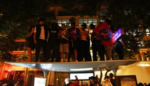 Saldo da festa por título do PSG tem 2 mortos, 192 feridos e mais de 500 presos