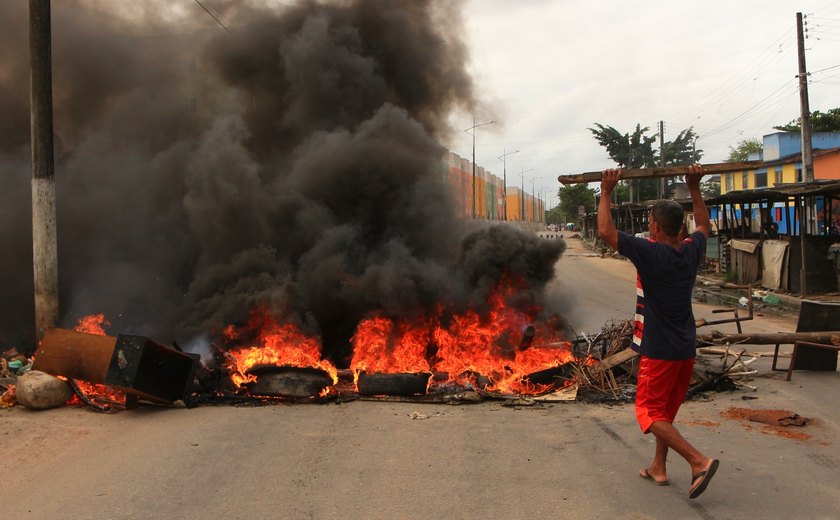 Vídeo: moradores das comunidades da Lagoa Mundaú protestam por entrega de moradias