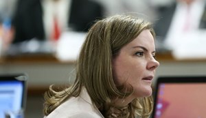Ministro do STF libera ação penal contra Gleisi Hoffmann para julgamento