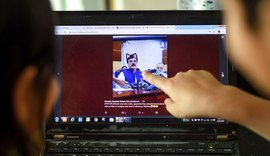 Governo do Paquistão transmite audiência com 'filtro de gato' acionado