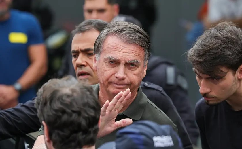 Moraes nega pedido da defesa e mantém prisão domiciliar de Bolsonaro