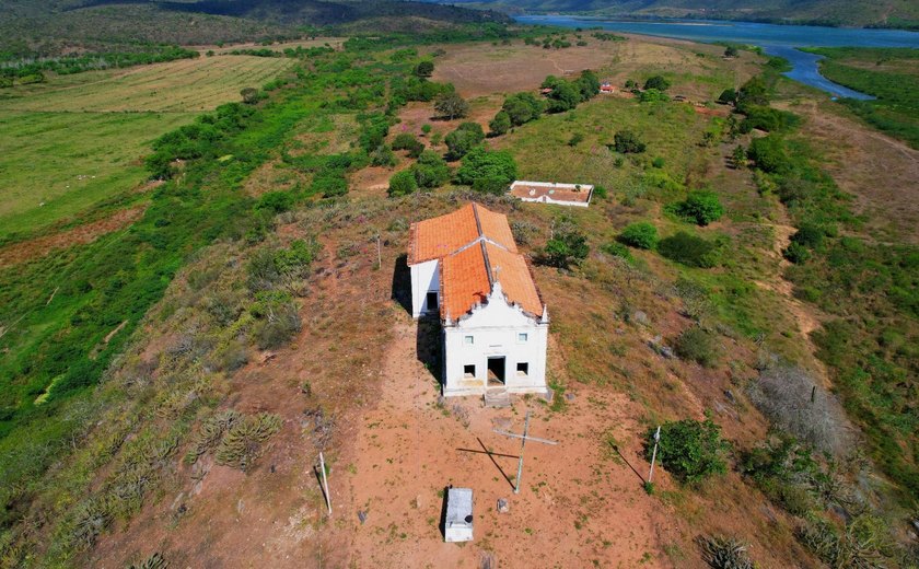 Assombrações e milagres em igreja à beira do Velho Chico