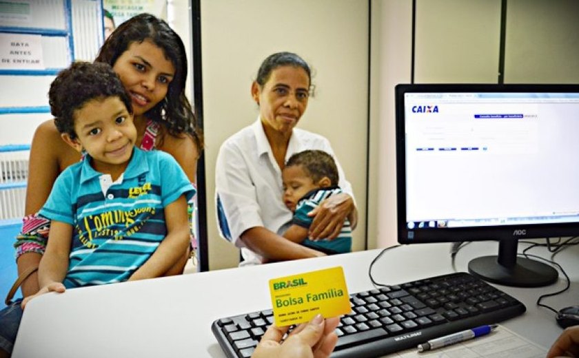 Mais de 700 maceioenses correm o risco de perder Bolsa Família por falta de saque