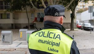 Tráfico de mulheres: policiais fardados forçam vítimas à prostituição
