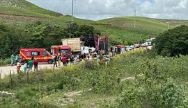 Grave acidente entre trio elétrico e caminhão deixa um morto e dois feridos em Matriz de Camaragibe