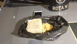 Rotam prende suspeito em fuga e localiza droga no telhado de residência em Maceió