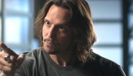 'Rock Story': Gui invade show de Léo Régis para desmascarar Lázaro